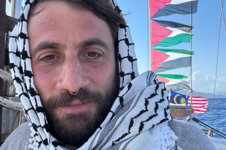 Entrevista con Javier Aparicio, activista de la flotilla: "Hay más de 35 compañeras con fracturas, se produjeron abusos sexuales y violaciones con objetos punzantes"