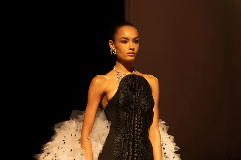 Schiaparelli a Parigi, le creature fantastiche di Roseberry ispirate dalla Sistina