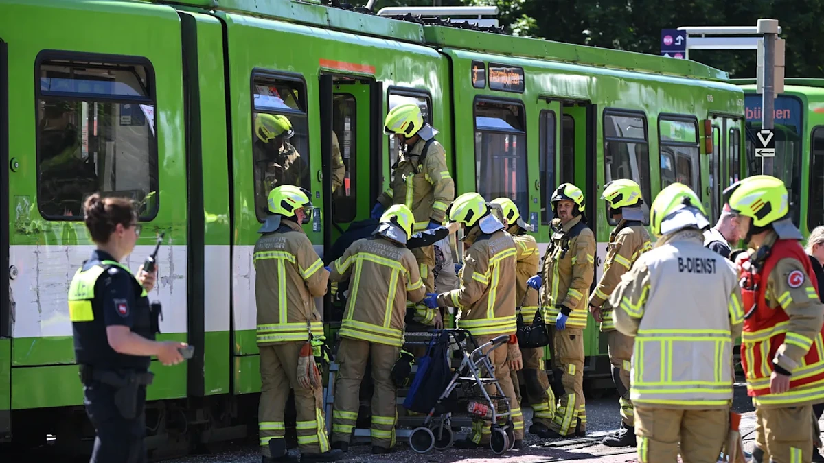 Hannover: Zwei Straßenbahnen zusammengestoßen – 12 Verletzte!