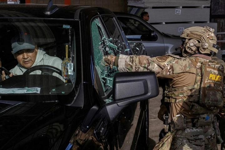 Las autoridades en EEUU arrestan al agente del ICE acusado de disparar a un migrante venezolano