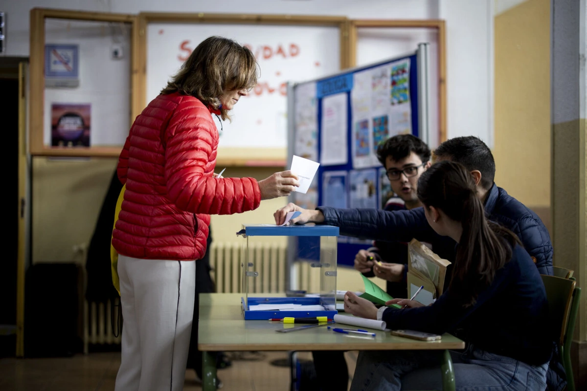 El PP ganaría las elecciones en Aragón sin mejorar, el PSOE se desplomaría y Vox puede doblar sus escaños