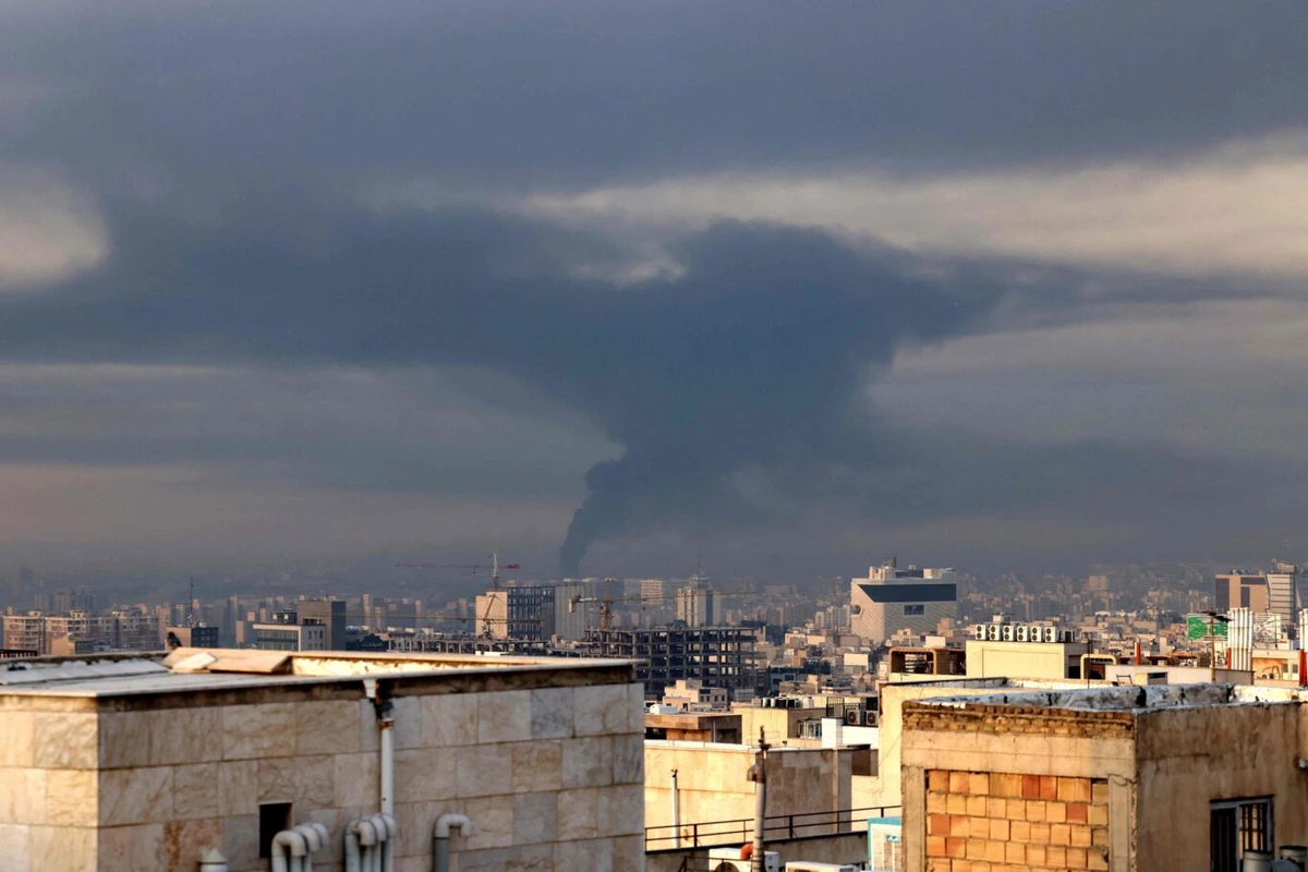 Irán pide disculpas a sus países vecinos y anuncia el fin de los bombardeos contra ellos, pero se reserva el derecho a contraatacar