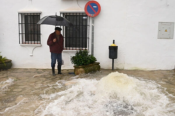 Temporal en España por la borrasca Marta, última hora de las fuertes lluvias hoy en directo | Extremadura acuerda el desalojo de pedanías como Gévora, Novelda y Sagrajasables de su cauce en la ciudad