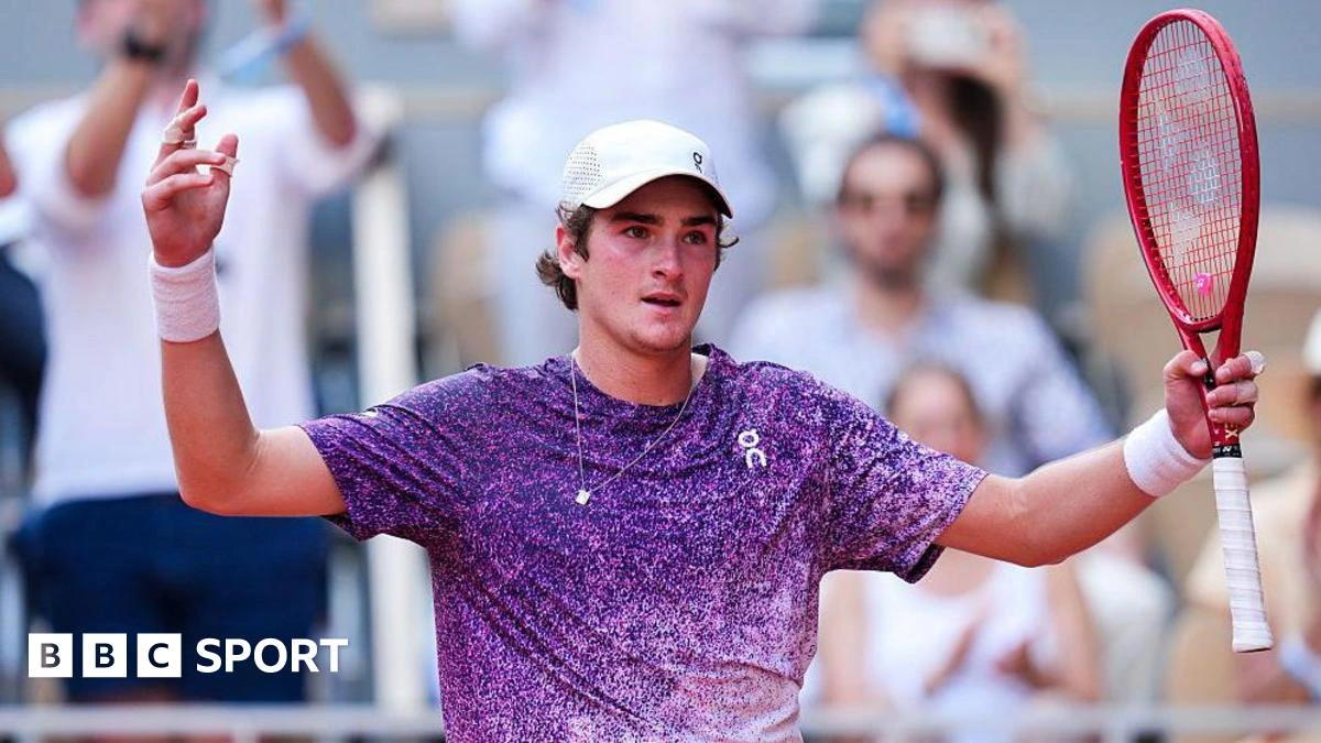 Fonseca stuns Djokovic in third-round epic