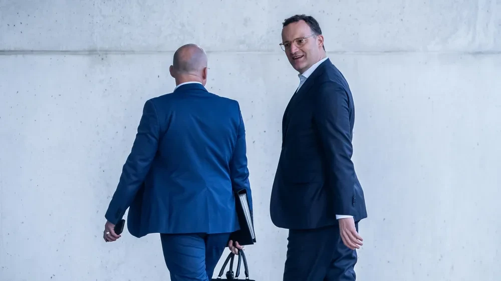 Spahn schließt höheres Elterngeld und Bafög aus
