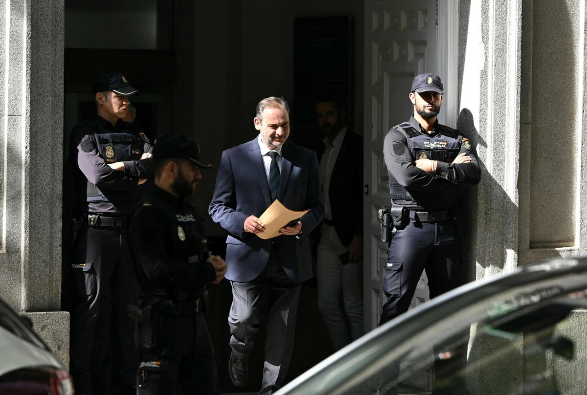 El PP sostiene que los mensajes de apoyo a Ábalos de sus compañeros confirman que la corrupción afecta a "todo el Gobierno" de Sánchez