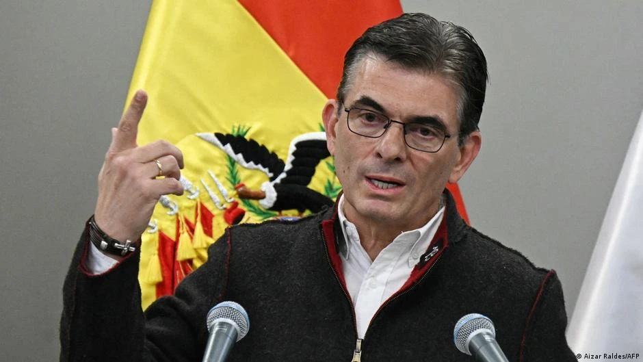 Paz reorganiza su gobierno para frenar protestas en Bolivia
