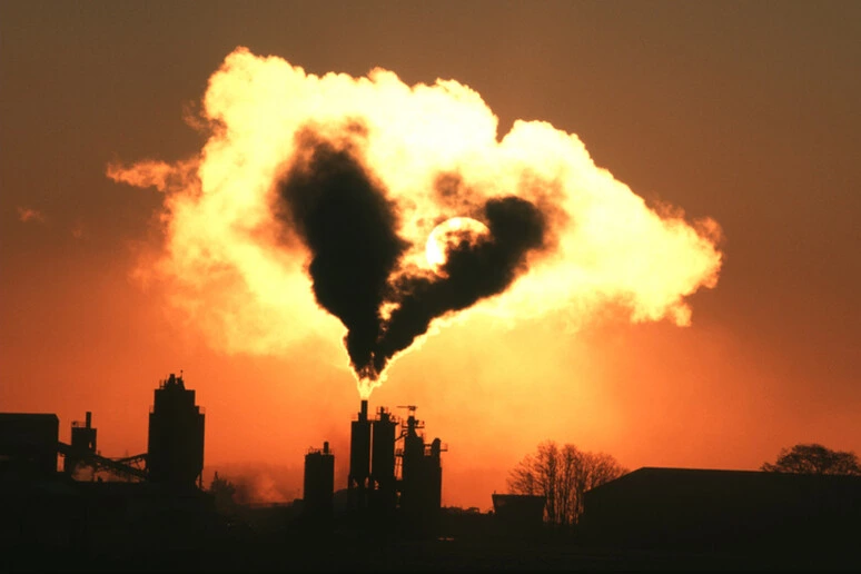 Non solo smog. Calore, luce e rumore mix tossico per il cuore