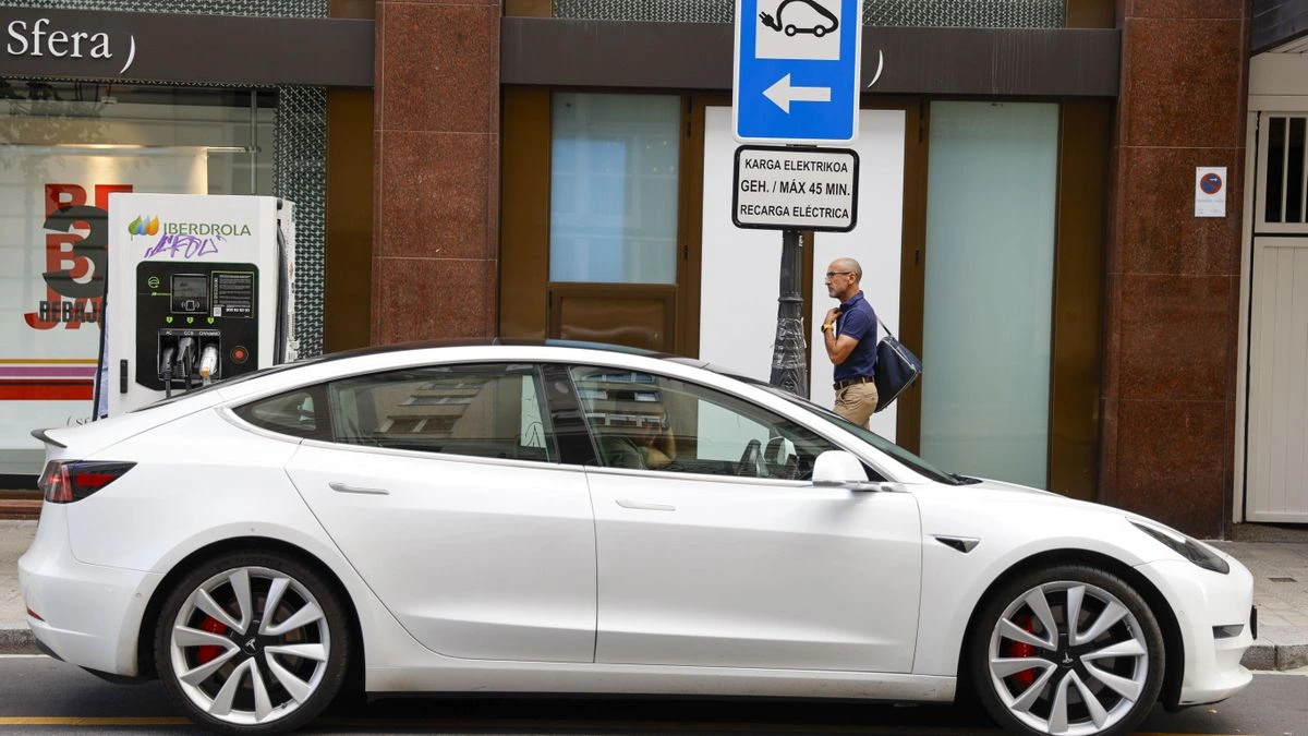 Los coches eléctricos, a punto de rebasar los de gasolina en la UE