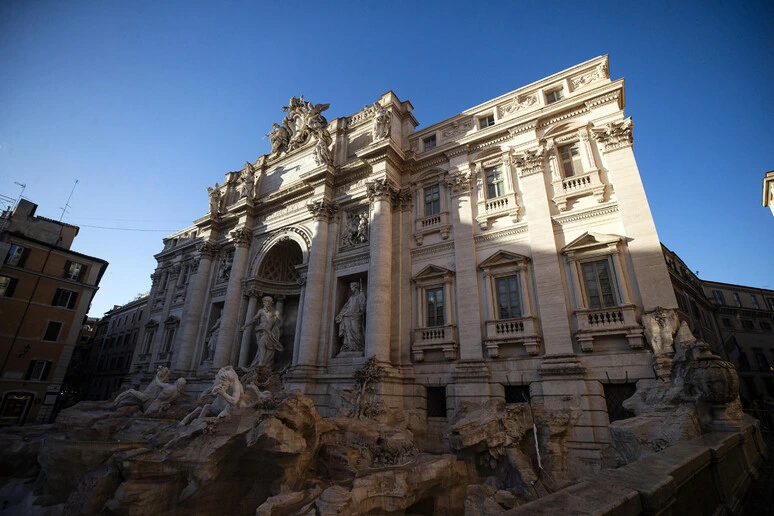 Scatta il ticket a Fontana di Trevi, 2 euro per i turisti
