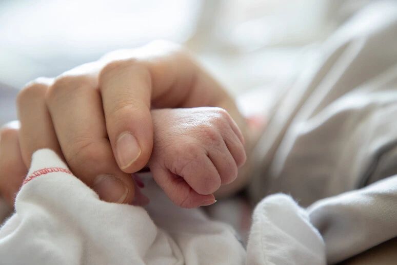 Il sonno sicuro protegge lo sviluppo del neonato e tutela anche da morti improvvise