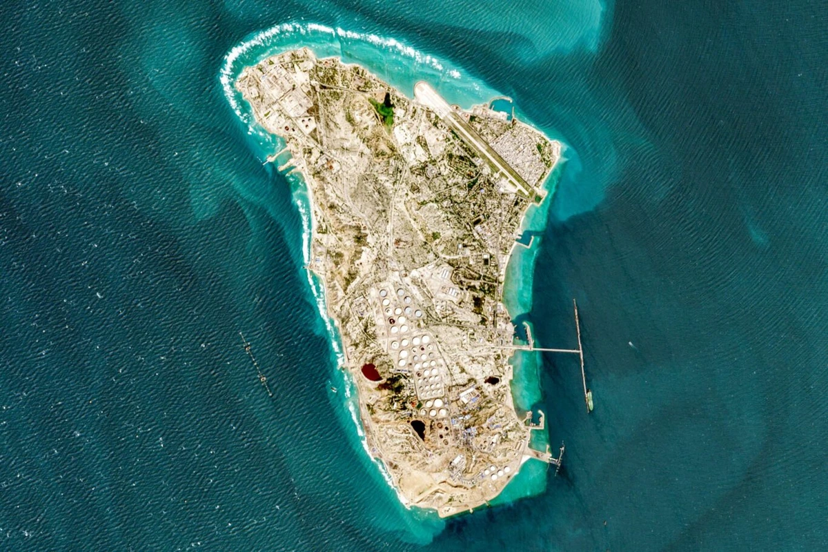 EEUU lanza "uno de los bombardeos más poderosos en la Historia de Oriente Próximo" sobre la isla de Jark, el principal centro petrolero de Irán
