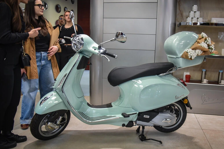 La Vespa celebra gli 80 anni con le nuove Primavera e Gts