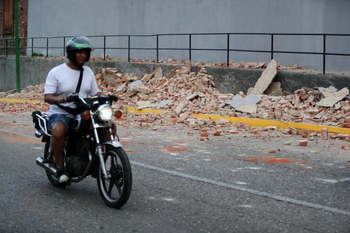EEUU activa una alerta de tsunami en parte del Caribe tras un terremoto de magnitud 7,5 en Venezuela que se ha sentido en gran parte del país