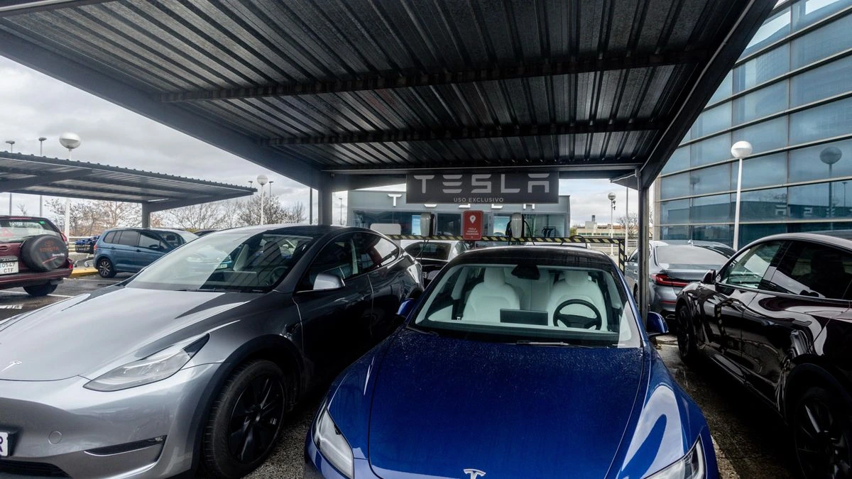 Así está cambiando el automóvil europeo: eléctricos, +36%; gasolina, -18%.