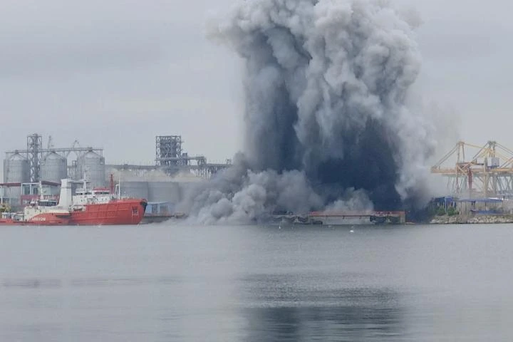 Un dron marítimo explota en el puerto rumano de Constanza: la UE dice que es consecuencia de la invasión rusa