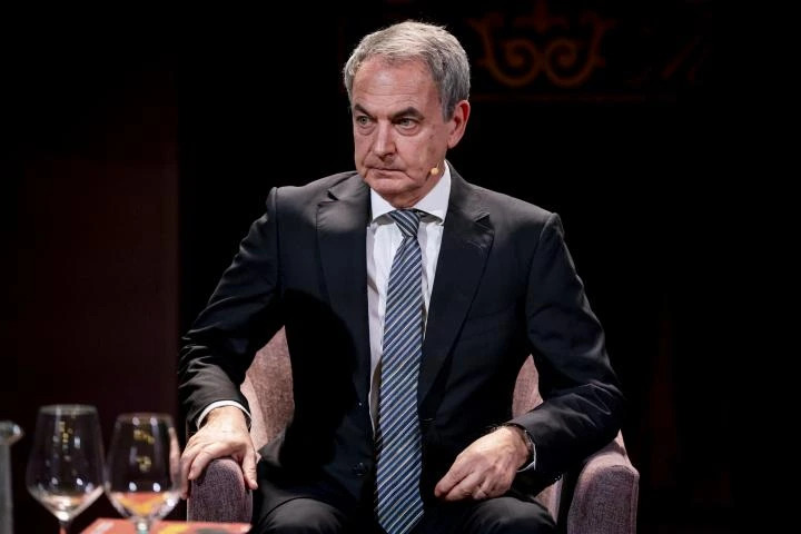 El juez que investiga a Zapatero pide a EEUU usar como prueba los mensajes que le valieron su imputación