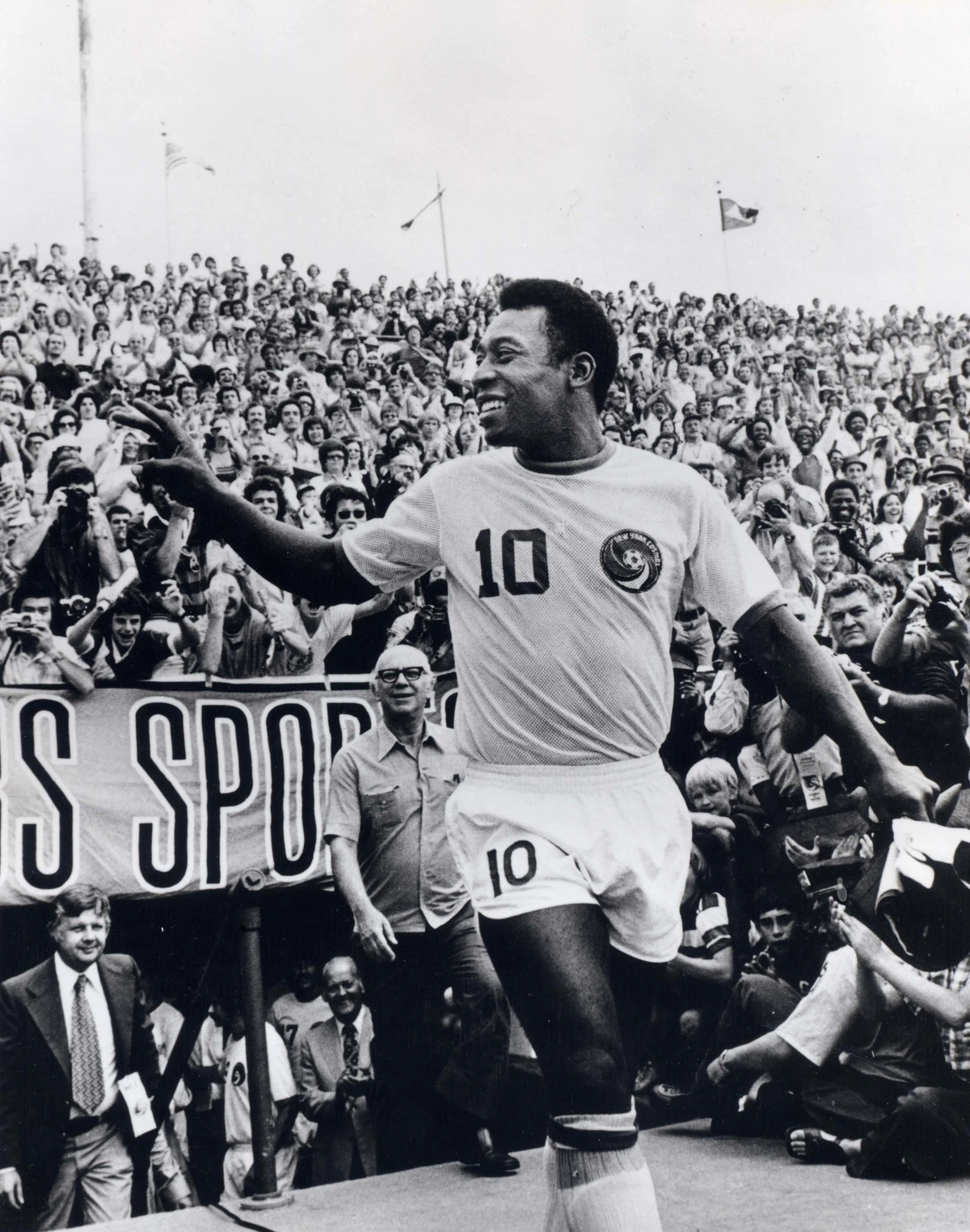 Un paseo por la cuna de Pelé en Nueva York 50 años después: "Pelé se asustó, tenía las manos manchadas de verde porque habían pintado la tierra"