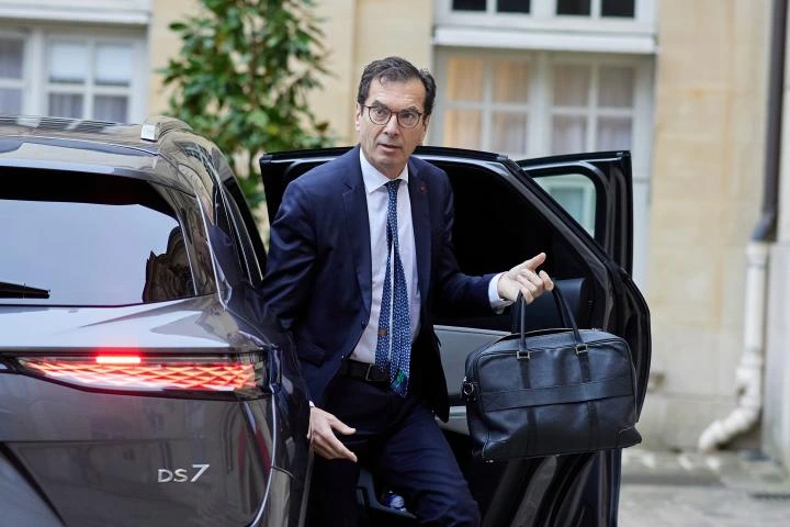 El ministro de Trabajo de Francia viajará a España para saber cómo se adapta al calor: "Madrid sigue funcionando con 40 grados"