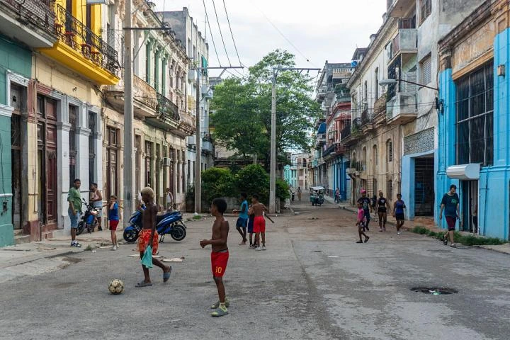 Cuba se resiste a una posible intervención de EEUU y presenta 176 medidas anticrisis en tiempo récord para "cambiar lo que haya que cambiar"