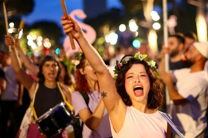 La UE advierte a Albania que el resort de los Trump amenaza su adhesión: la 'revolución del flamenco' sigue en la calle