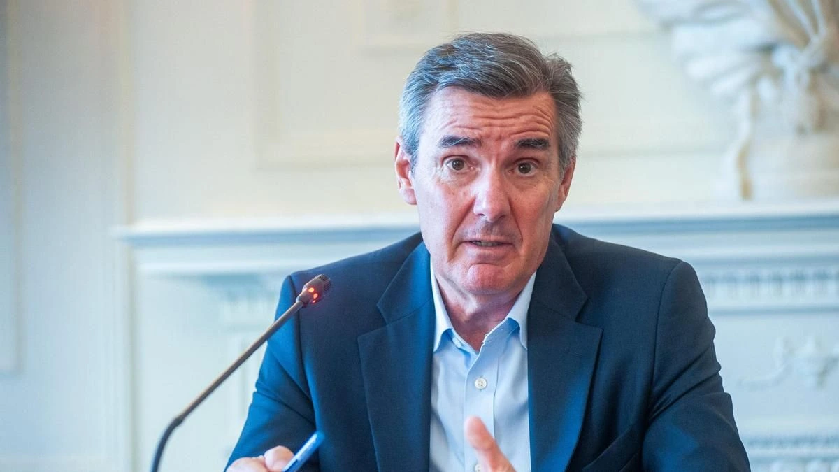 El presidente de la CNMV plantea un 'Ibex 50' que amplíe el número de cotizadas y rebaje el peso de la banca en bolsa
