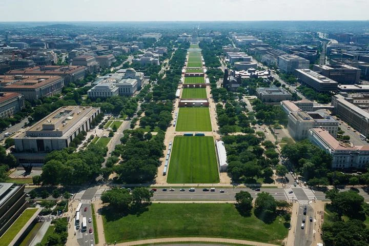 Qué es el '8647' que ha aparecido en el National Mall: el número convertido en bandera contra Trump y en caso judicial