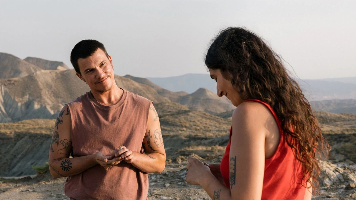 Iván & Hadoum: Romeo y Julieta bajo los plásticos de Almería y desde la experiencia trans (***)