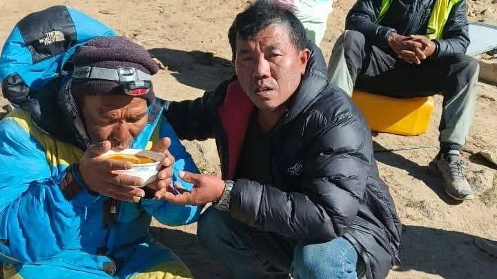 Mann (52) überlebt sechs Tage in der Todeszone auf Mount Everest