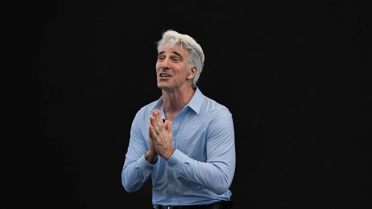 Apple lanza por fin una Siri renovada con IA (que no llegará a Europa) y critica la carrera “sin sentido” del sector