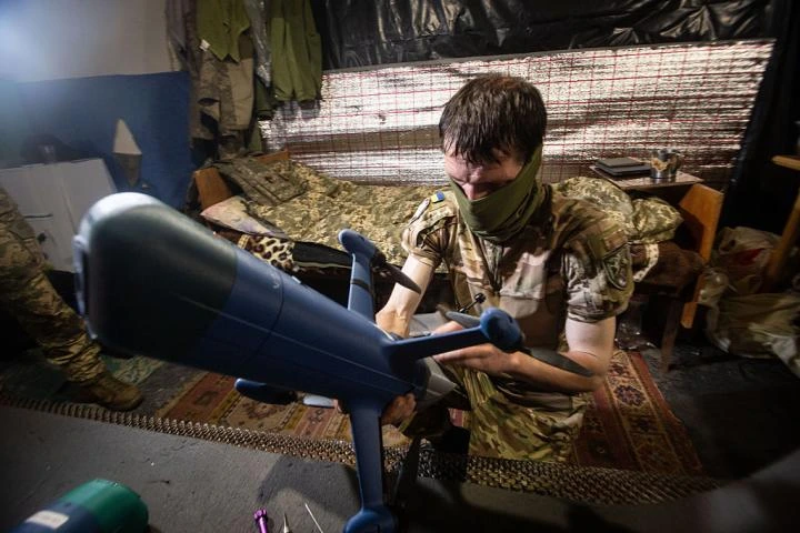 Un experto en drones de Ucrania, sobre la nueva fase de la guerra: "Los rusos están priorizando atacar no a las tropas de asalto ni a los soldados, sino a los operadores de drones y robots"