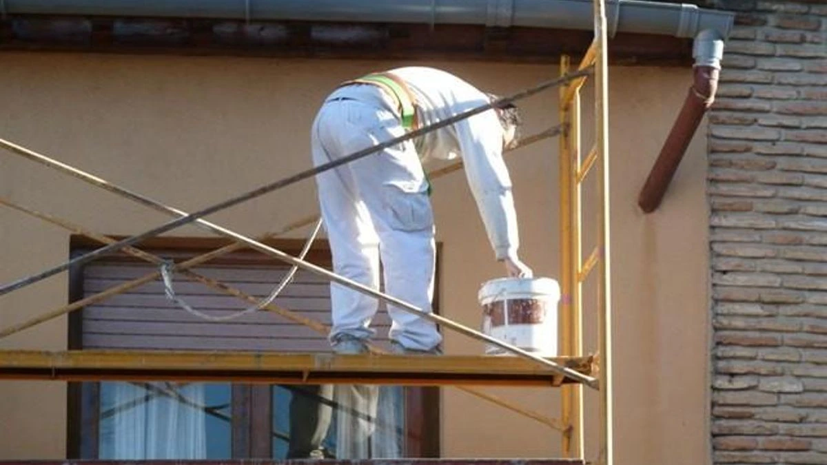¿Jornada intensiva desde julio?: la primera ola de calor obliga a replantear la prevención frente al verano en el trabajo