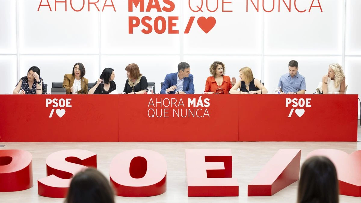 El PSOE activa la maquinaria electoral con el calendario de primarias para elegir candidatos para 2027