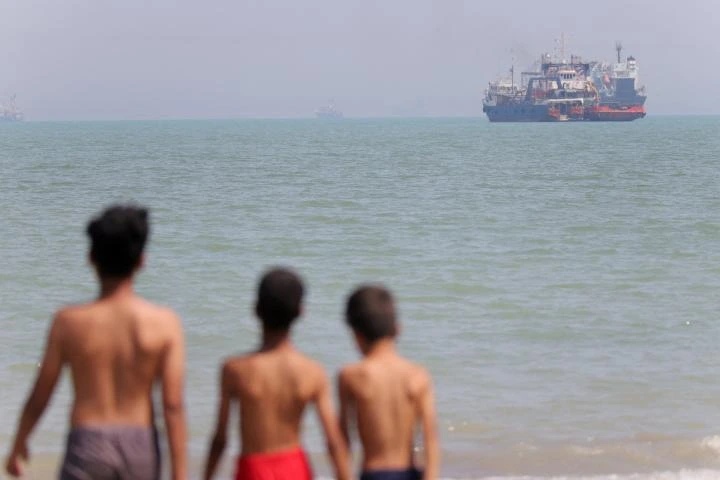 Los primeros petroleros iraníes rompen dos meses de bloqueo: la señal más visible de que la paz empieza a llegar al golfo Pérsico