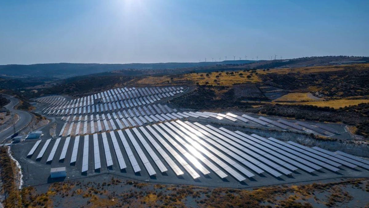 Las grandes eléctricas españolas frenan inversiones en renovables ante la drástica caída de precios