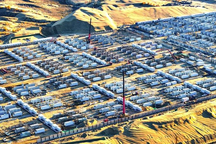 China está construyendo un muro solar de 400 kilómetros de longitud en el desierto que servirá para reverdecer el país