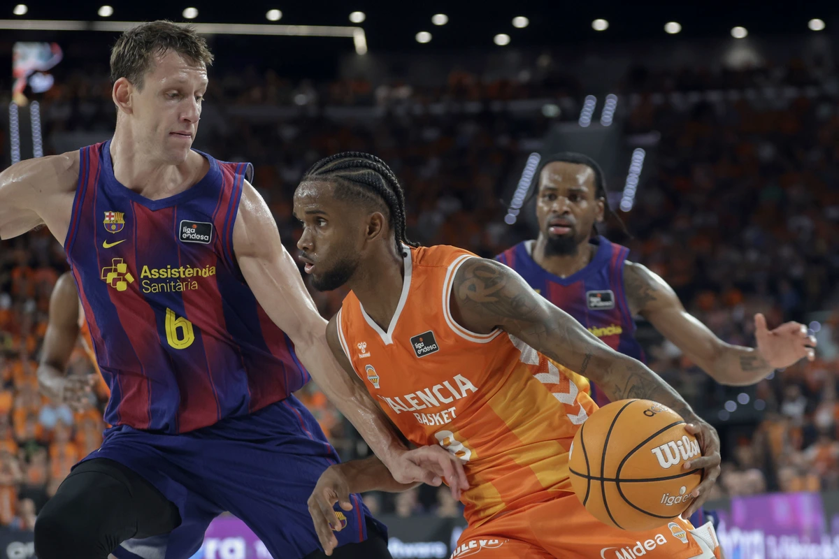 El Valencia disuelve el 'efecto Laprovittola', barre al Barça y empata la final de la ACB