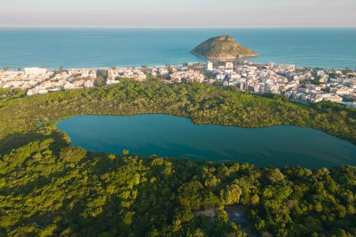 Dos helicópteros chocan en Río de Janeiro: al menos seis personas han perdido la vida
