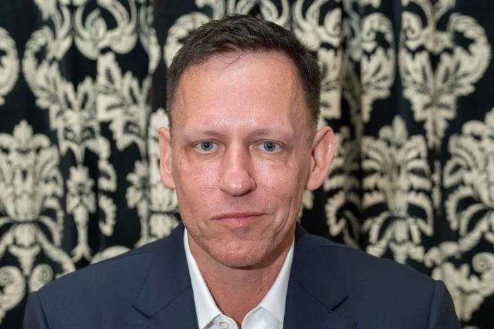 Una hacker revela varios nombres vinculados a Dialog, el club Bilderberg del amigo de Trump, Peter Thiel