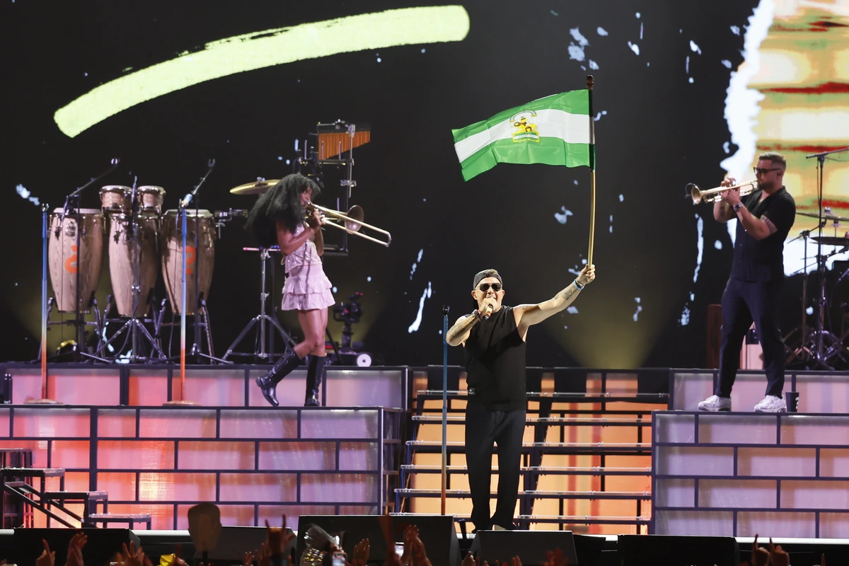 Alejandro Sanz arranca su gira nacional en Sevilla y triunfa con el estadio en pie aclamándolo: "Viva la música y viva la vida. Quiéranse mucho"