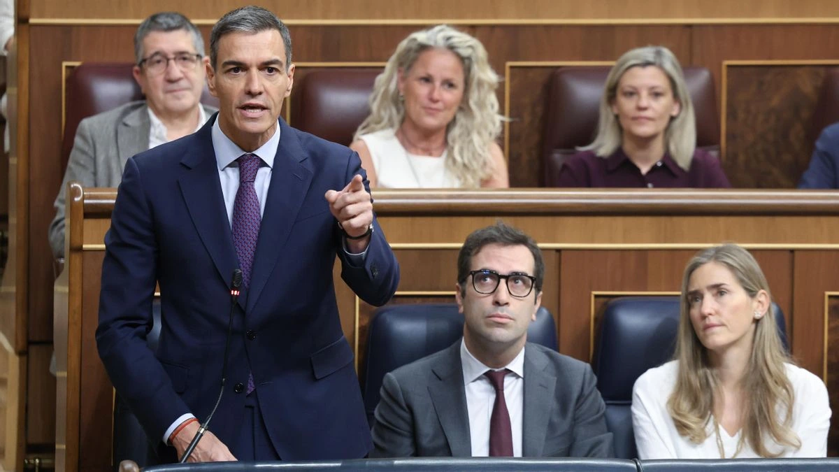 Feijóo llama a Sánchez P.S. por las agendas de Leire Díez y el presidente responde: “Pregunte primero por M. Rajoy”