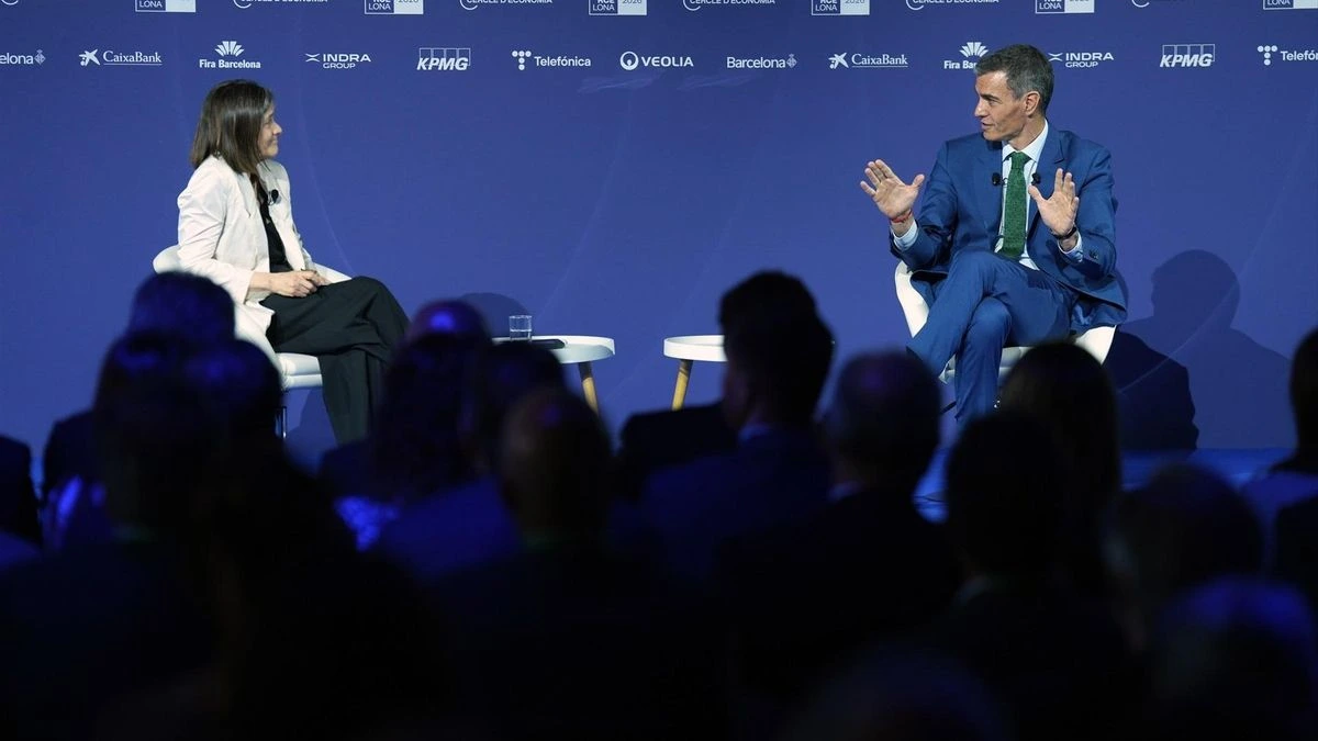 Sánchez toma impulso ante la élite empresarial catalana para tratar de acabar la legislatura