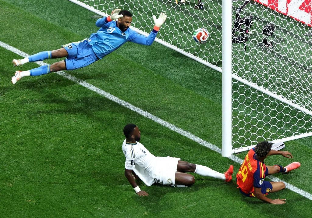 Si Lamine sonríe, España sonríe: la selección vuelve en sí y golea a Arabia en 20 minutos fantásticos