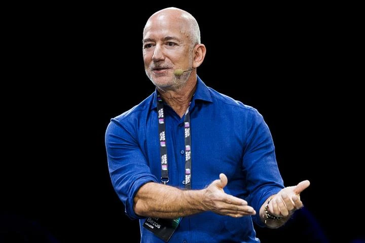 Jeff Bezos (Amazon) compara la IA con un cuchillo: "No querrás prohibirlo por accidente porque pueda usarse mal"