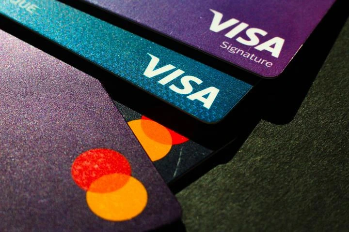 Las presiones de la administración Trump obligan a Visa y Mastercard a dejar de operar en Cuba para evitar las sanciones