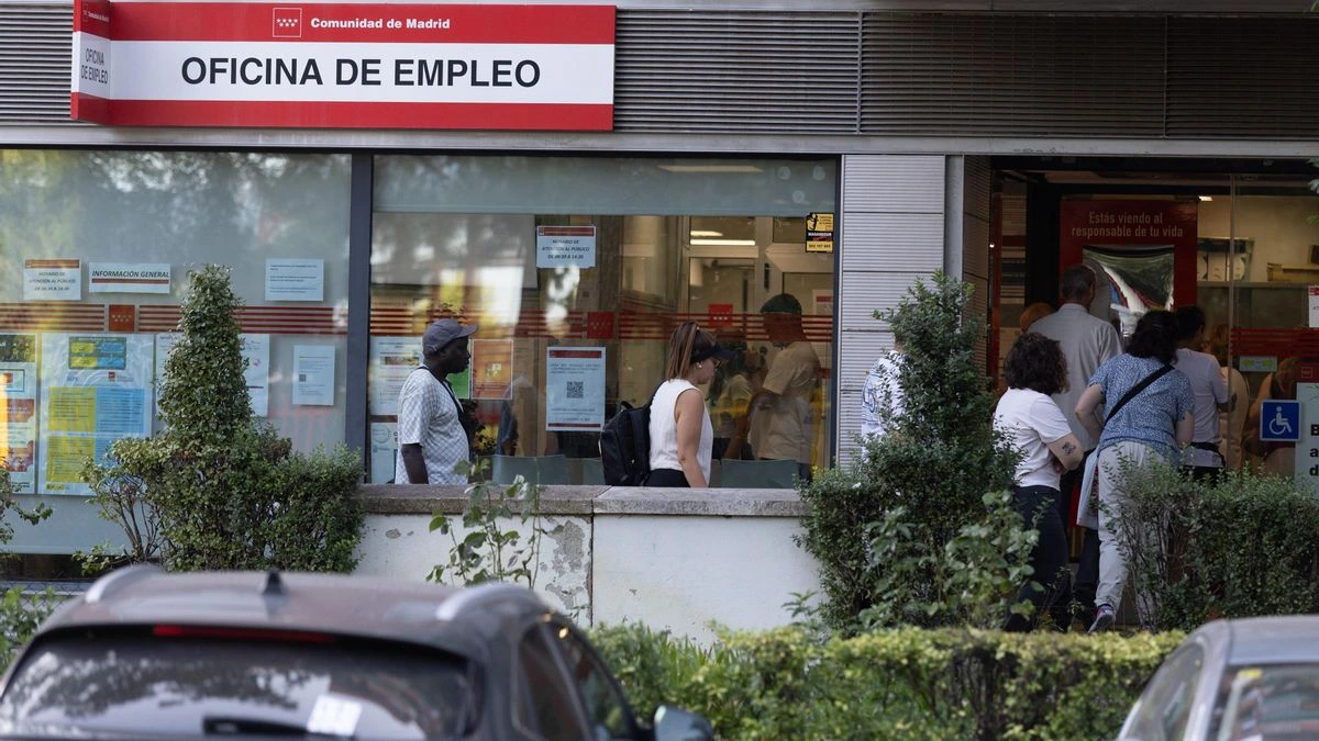 El Defensor del Pueblo pregunta al SEPE por el expediente abierto a un funcionario por atender sin cita previa
