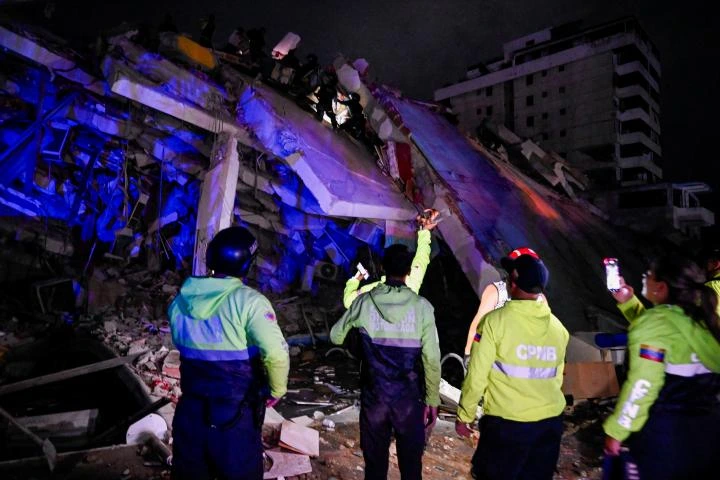 La tragedia sacude a Venezuela: "Trepamos por los escombros. Solo vi que una familia logró salir"