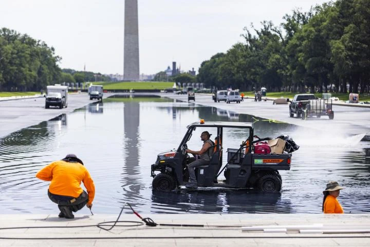 Diez días después de su estreno por todo lo alto, el estanque reflectante de Trump ya no refleja el agua