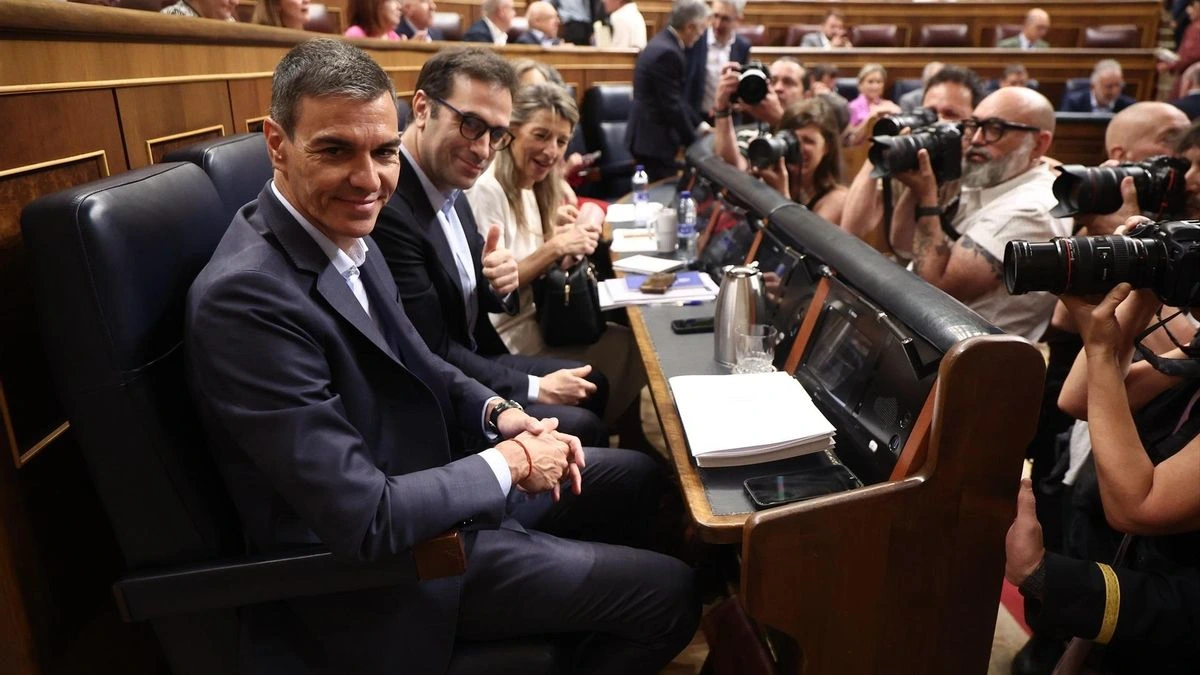 El Gobierno mantiene las rebajas en la gasolina para profesionales y una retirada “progresiva” para hogares hasta octubre