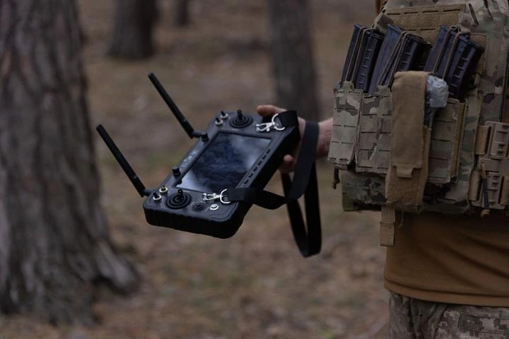 "Como matar una mosca con una ametralladora": un piloto ucraniano describe la escena de un tanque de la OTAN abriendo fuego contra su dron en un simulacro
